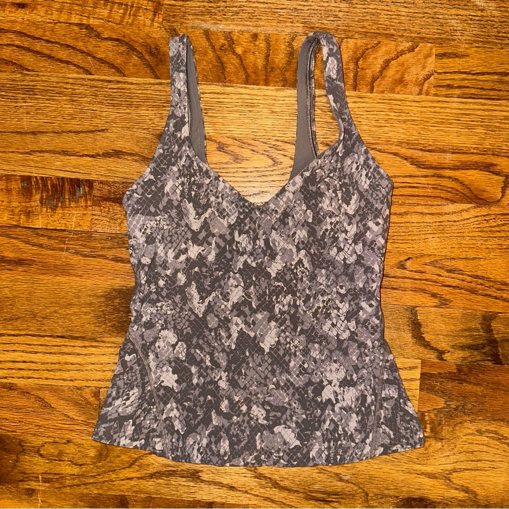 Lululemon Gray Snakeskin Align Tank Top Sz 0 GUC